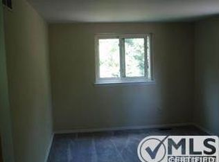 22951 Valley View Dr, Southfield, MI 48033