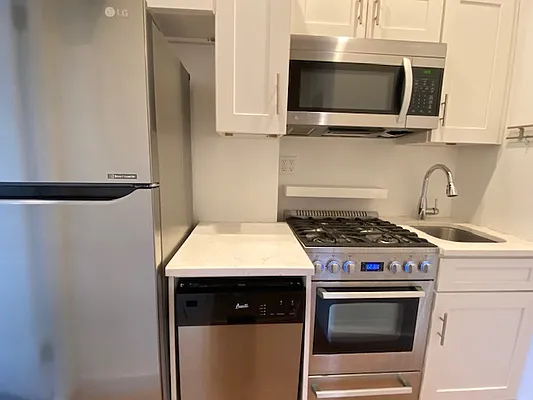 Rented by REAL New York | media 32