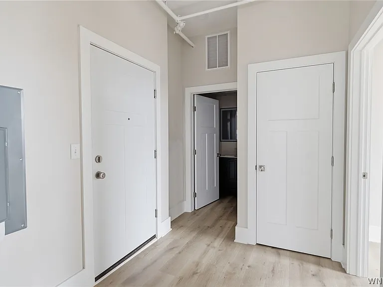 136 Seneca St — Photo 21