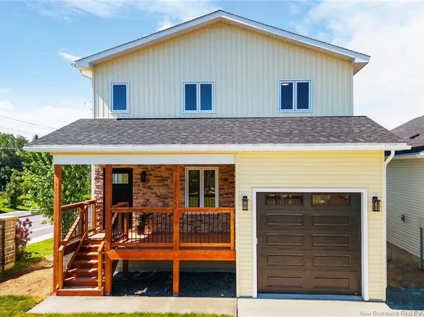 6 Briar Brook Pl, Fredericton, NB E3A 3N1