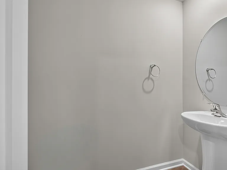 149 Essex Dr — Photo 6