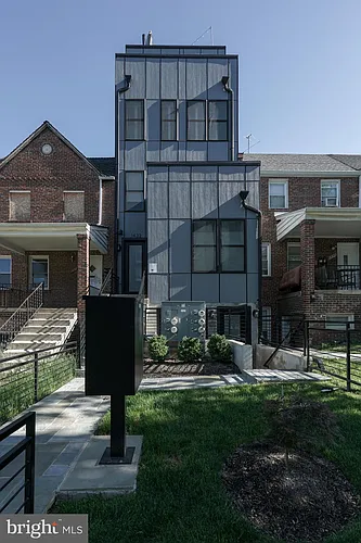 1632 K St NE #PENTHOUSE Photo 1