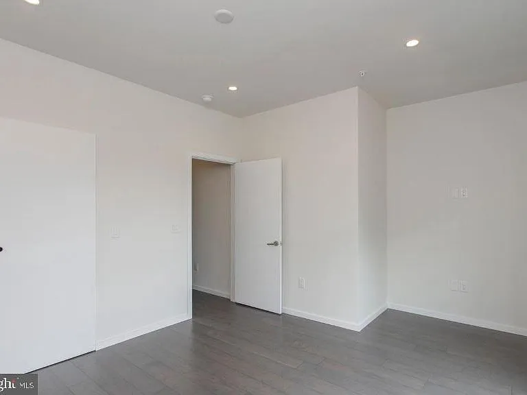 527 W Jefferson St — Photo 12