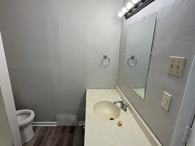 2916 W Meidroth St — Photo 6