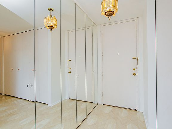 4th image of 7033 N Kedzie Ave APT 303