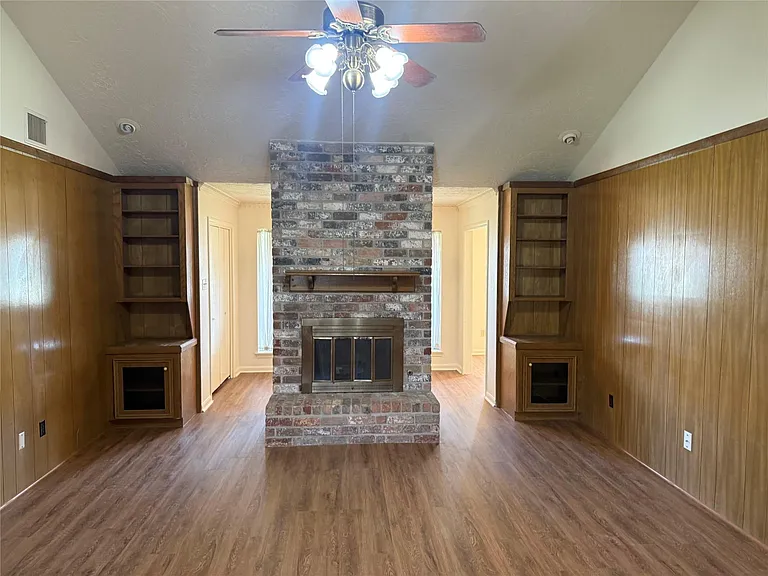 214 Kings Ct — Photo 4