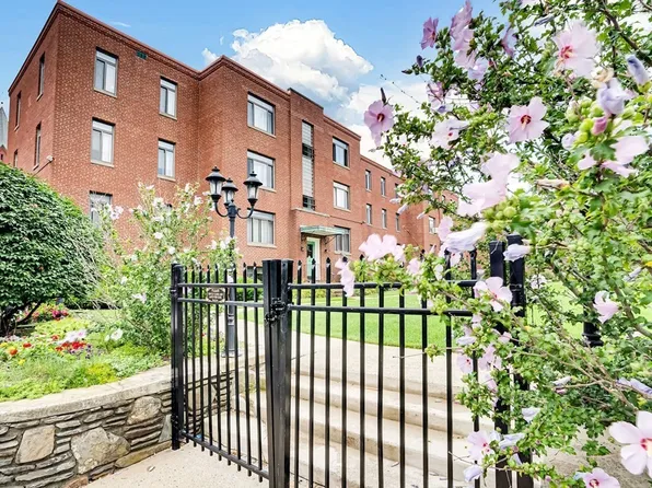 8 Ashland St APT 3L, Worcester, MA 01609
