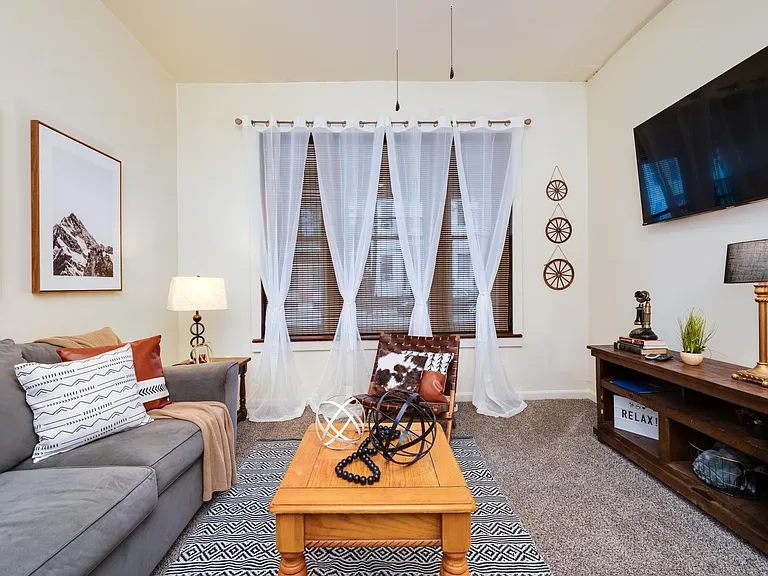 612 W Market St #1 — Photo 6