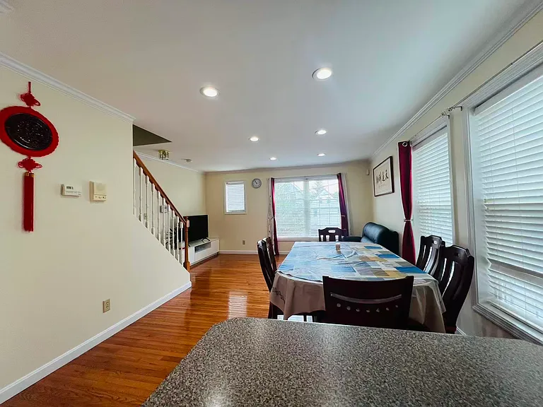 38 Raymond St — Photo 5