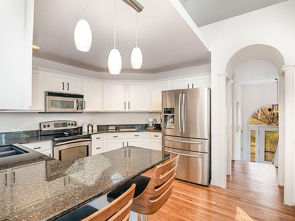 3rd image of 361 River Rd