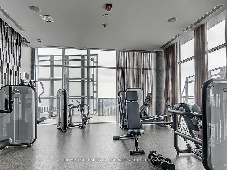 1080 Bay St #1111 — Photo 4