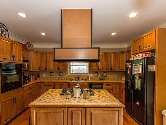 2nd image of 102 Water Oak Ct