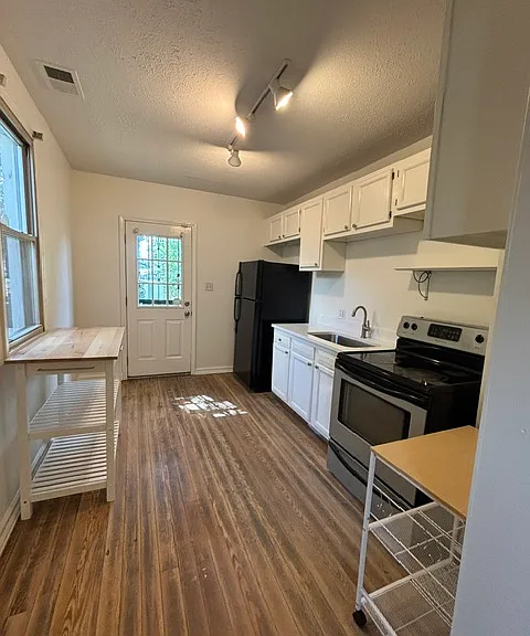 1030 Logan St #B — Photo 12