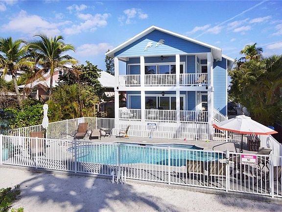 3rd image of 2704/2706 Estero Blvd
