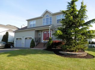 28 Kady Ln, Kendall Park, NJ 08824