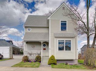 112 Connection St, Newport, RI 02840