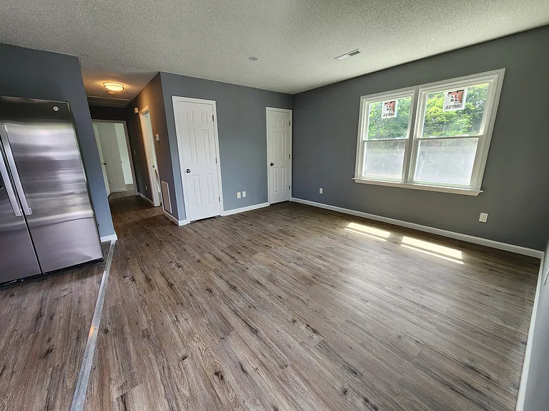 810 E Bragg St #D — Photo 2