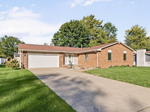 3rd image of 104 Surrey Ct