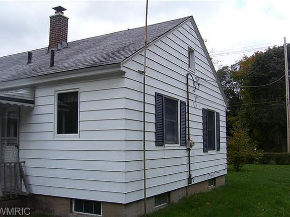 5th image of 695 Myrtle Ave