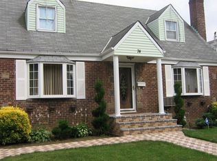 74 Olsen St, Valley Stream, NY 11580