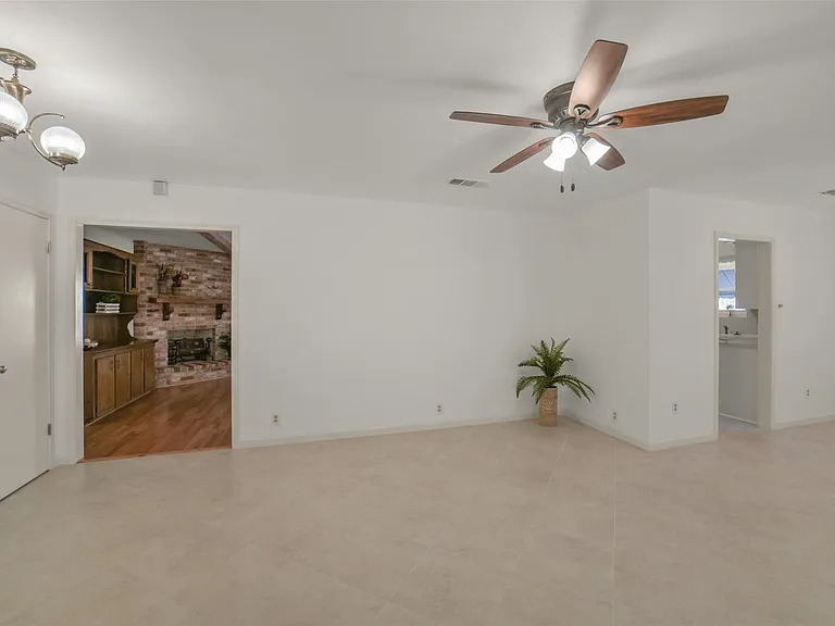 8415 Braesdale Ln — Photo 5