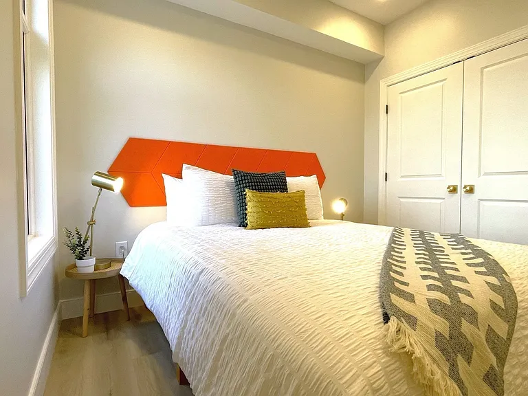 53 1/2 Harvard St #2 — Photo 10