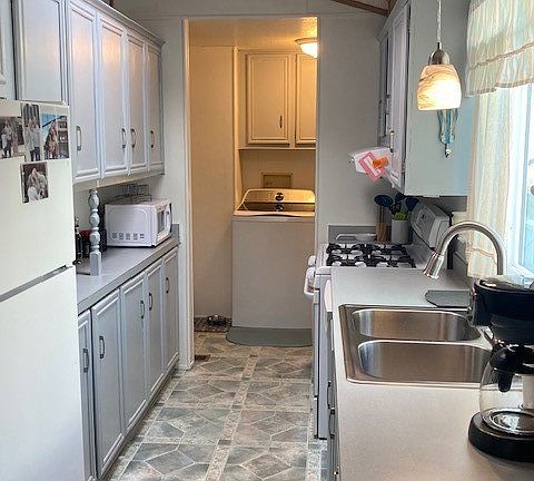 5th image of 655 S Halcyon Rd Spc 7