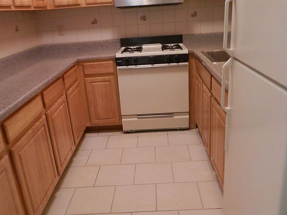 4th image of 381 Saratoga Ave