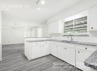 1231 Country Ln, Conroe, TX 77384