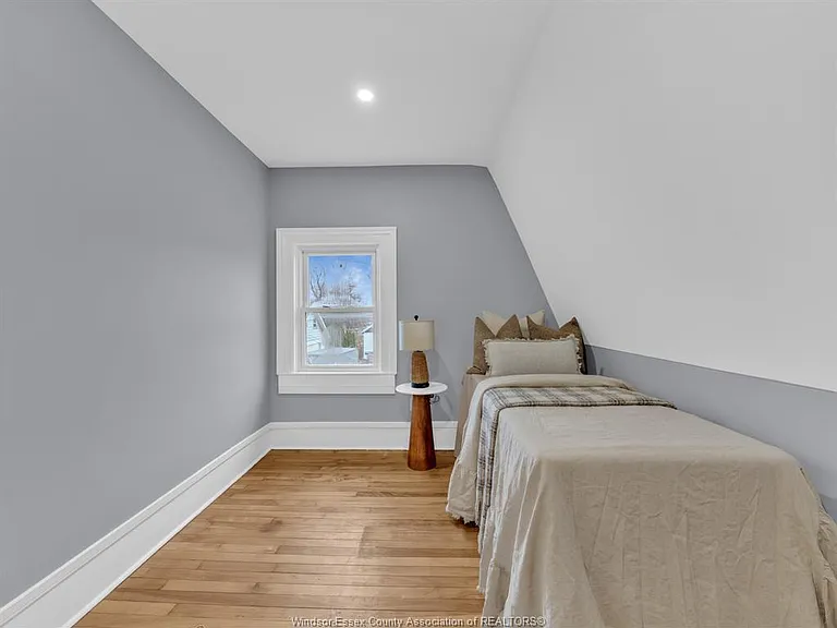 2181 Howard Ave — Photo 18