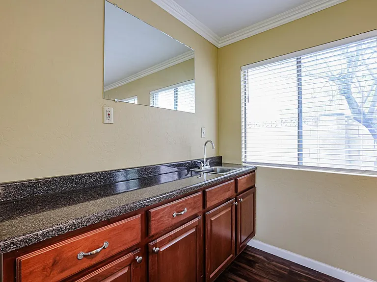 1005 E Cavalier Dr — Photo 15