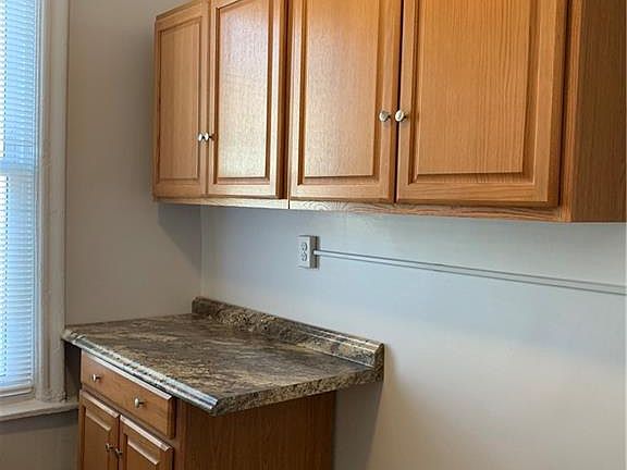 3rd image of 998 McLean Ave #2