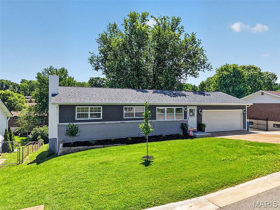 1st image of 1076 Deborah Dr