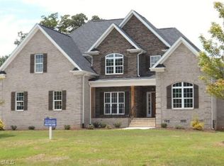 1374 Driftwood Acres Dr, Kernersville, NC 27284