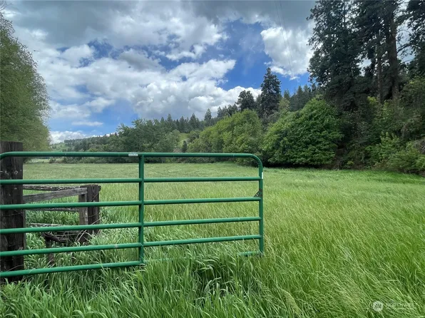 938 Patit Road, Dayton, WA 99328