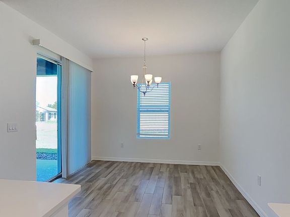 5th image of 1633 E Park Trl