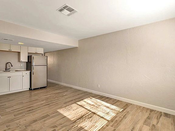 3rd image of 936 E Roma Ave APT 2