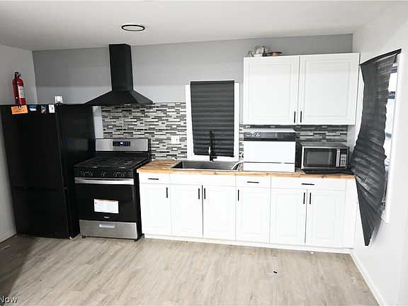2nd image of 130 Traymore Blvd