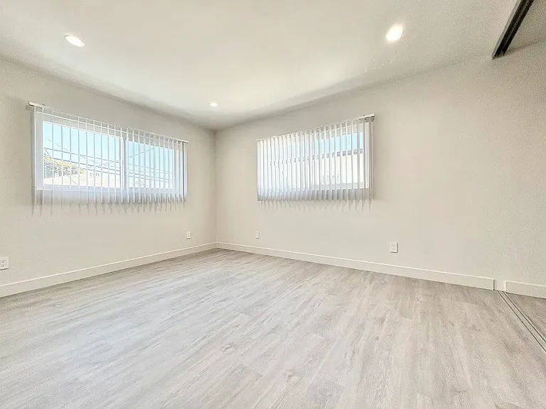 8635 Cashio St #5B — Photo 5