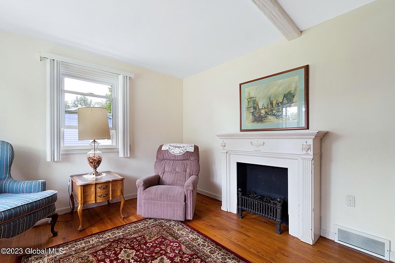 5th image of 7 Roslyn Avenue