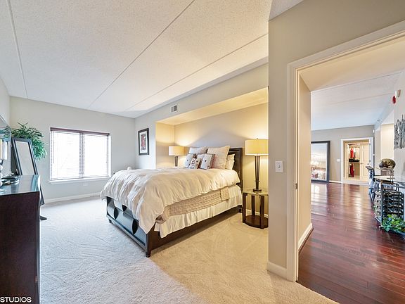 5th image of 865 E 22nd St APT 210