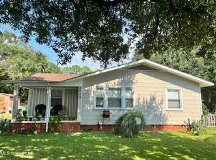 2004 Martin St, Pascagoula, MS 39581