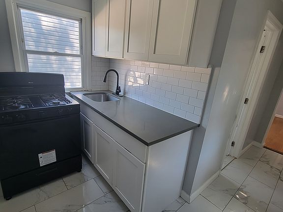 3rd image of 594 Christopher St Floor 2