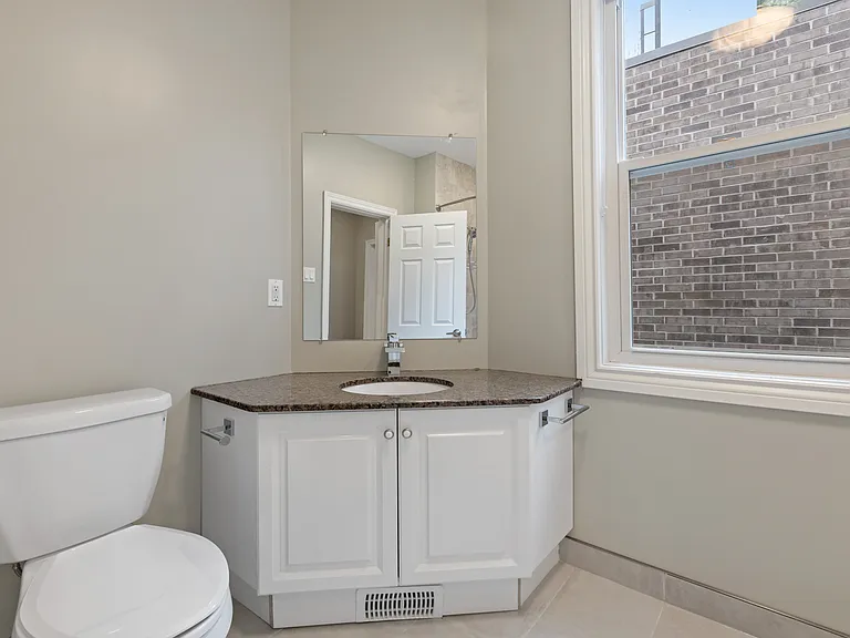 447 Green Ave — Photo 37