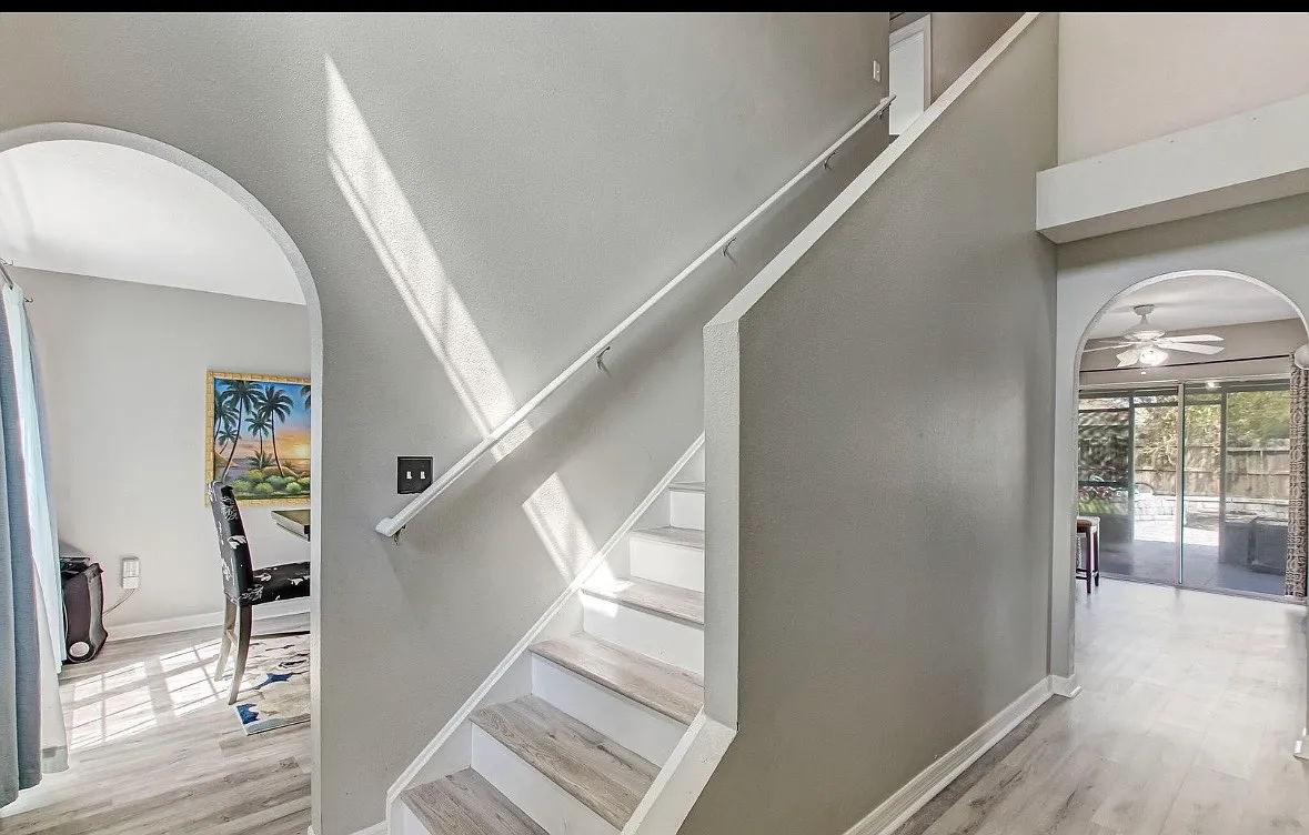 4 bed, 2.5 bath, 2216 sqft, $2,399 — Photo 4