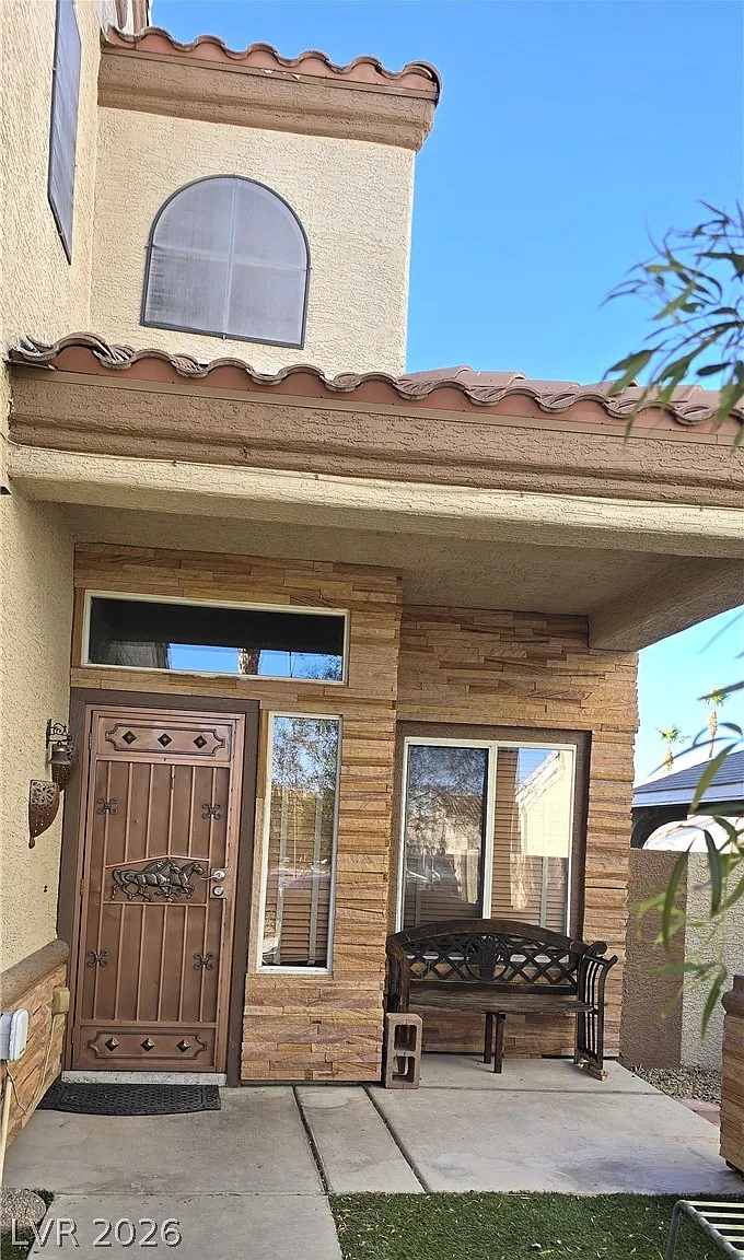 4 bed, 3.5 bath, 1935 sqft, $2,600 — Photo 2