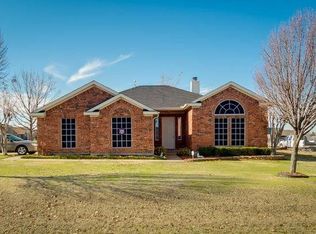 201 Country Meadows Dr, Waxahachie, TX 75165