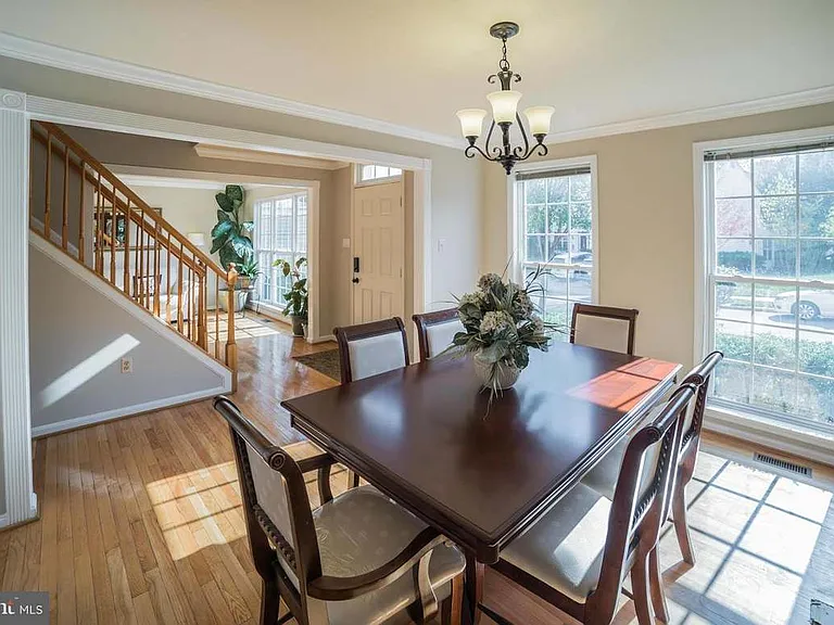 18404 Crownsgate Cir — Photo 4