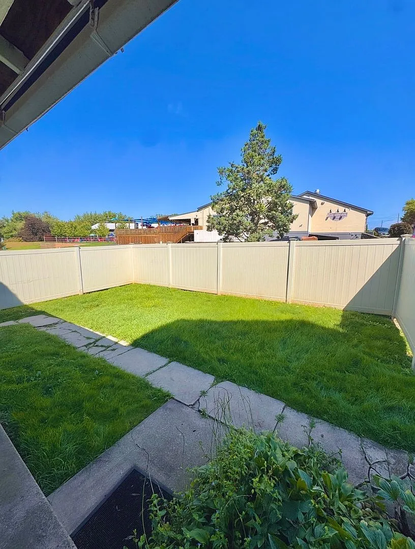 1180 S Krocks Road — Photo 3