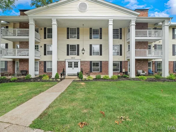 1511 Hampton Hall Dr #19 & 20, Chesterfield, MO 63017